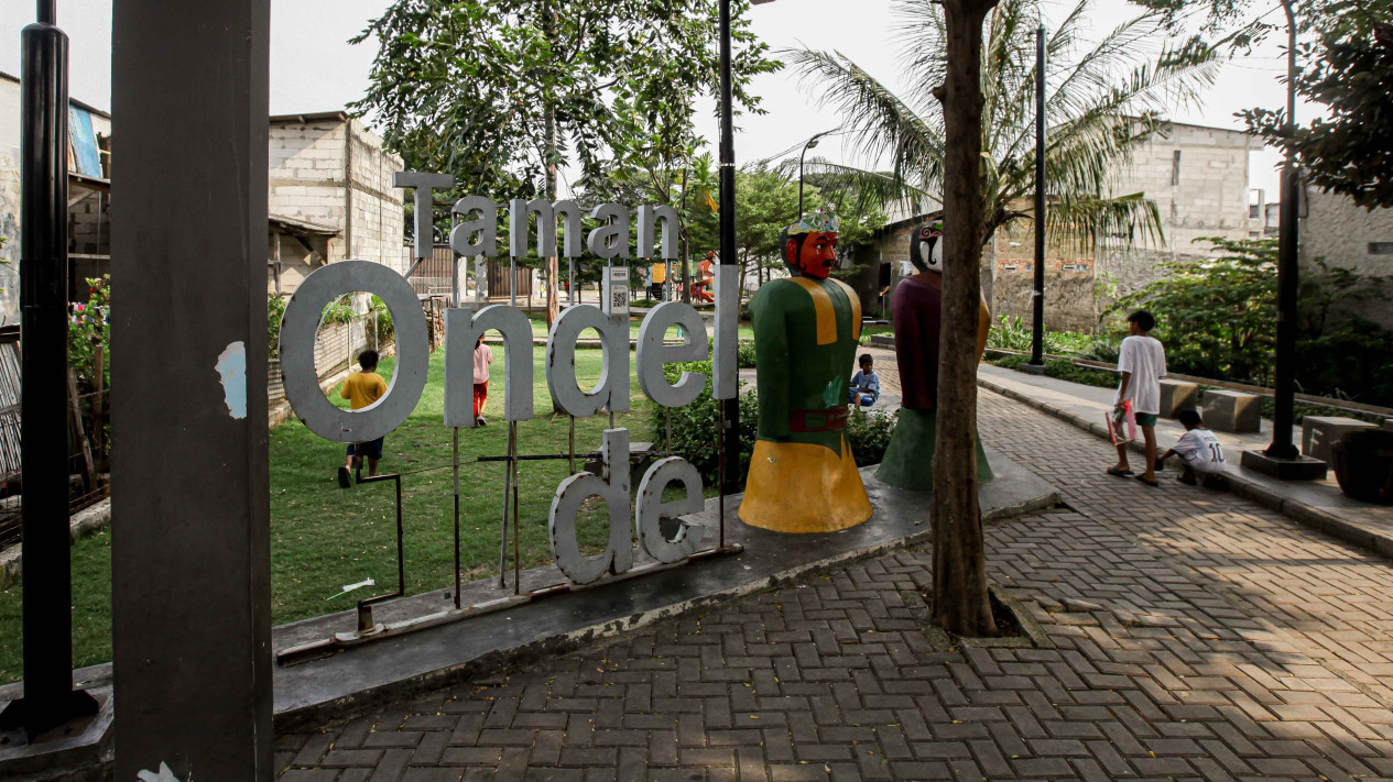 Lensa Berbicara: Taman Ondel-Ondel Jakarta Utara Terlantar, Membahayakan Keselamatan Anak-Anak
            - galeri foto
