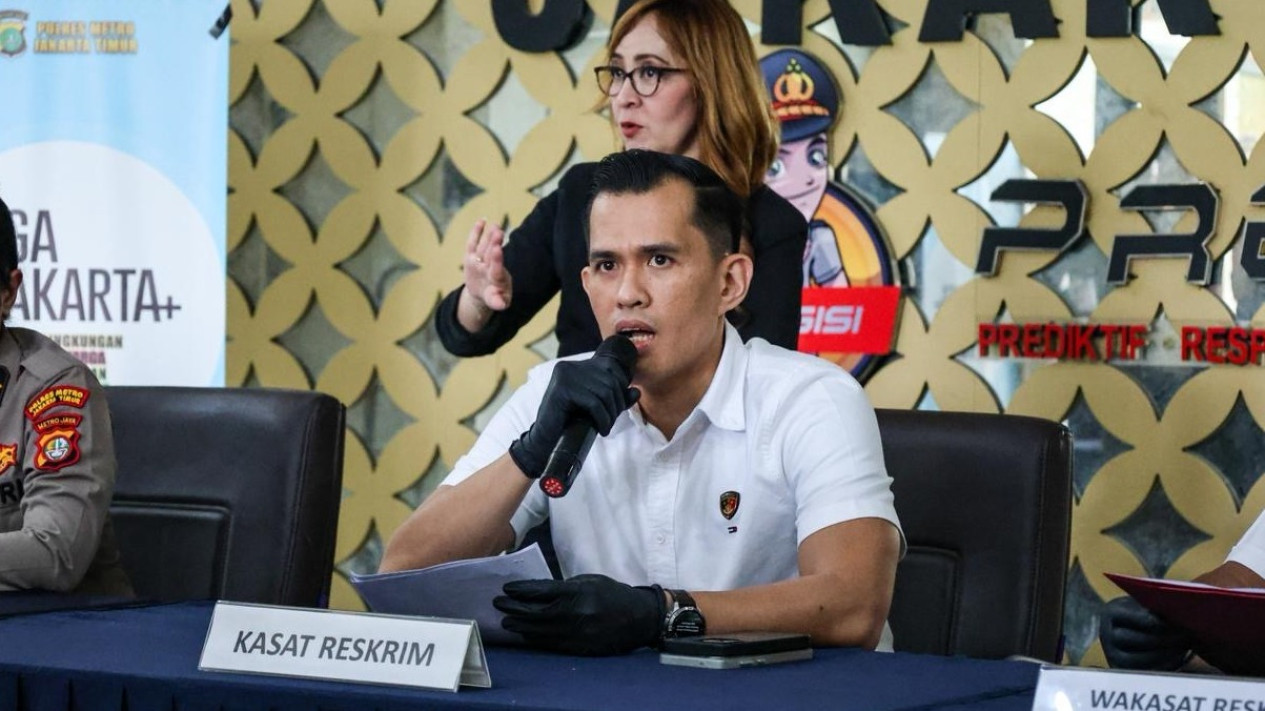 Polisi Ringkus Empat Spesialis Pencurian Modus Ganjal ATM di Cipayung, Beraksi Tujuh Kali Hingga ke Jawa Tengah
            - galeri foto