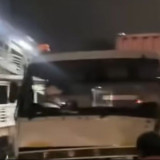 Truk Kontainer Hantam Minibus di Jalan Daan Mogot, JPO Taman Konta Rusak Parah