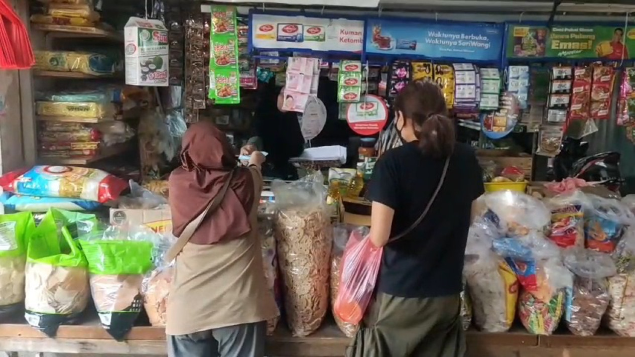 Harga Minyakita di Surabaya Tembus Rp23 Ribu per Liter, Stok Langka di Pasar Tradisional
            - galeri foto