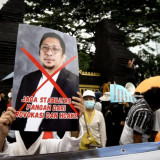 Lensa Berbicara: Dugaan Narasi Menyesatkan, Massa Datangi Polda Metro Jaya