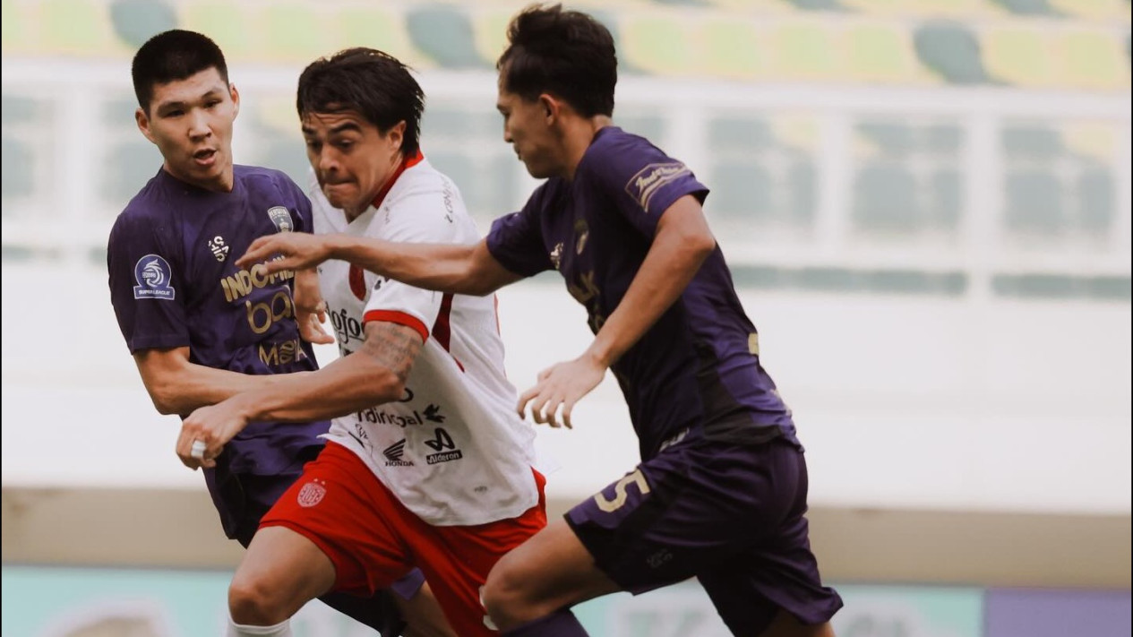 Persita Kurang Hoki, Bali United Curi Poin Penuh Lewat Penalti
            - galeri foto