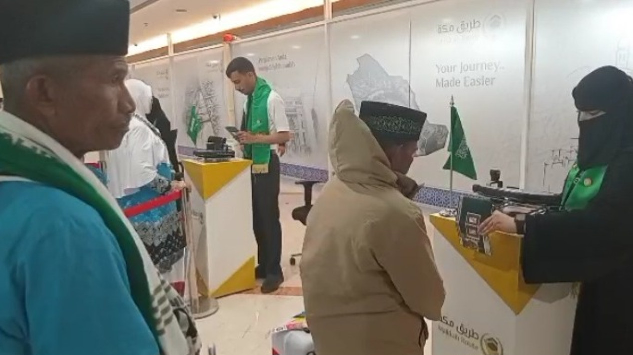 Jadi Bagian dari Mecca Route, Bandara Juanda Siapkan Layanan Fast Track untuk Jemaah
            - galeri foto