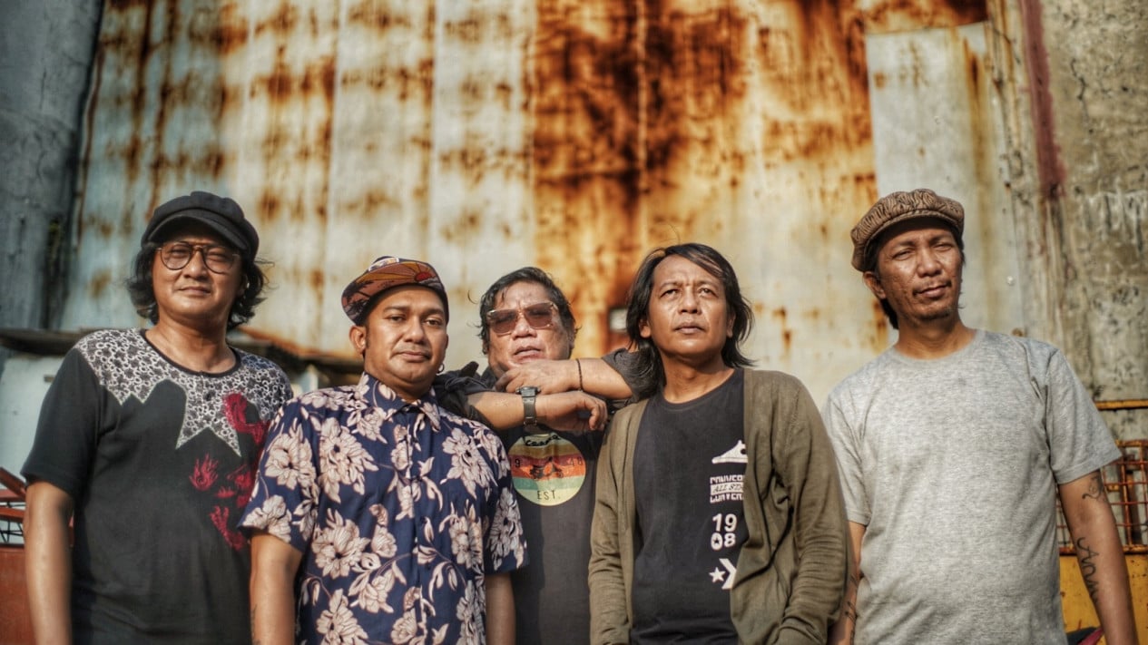 Musik, Emosi, dan Evolusi: Dari Ruang Refleksi hingga Lahirnya “So Lonely” Gerimis
            - galeri foto