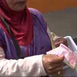Reaksi Tak Terduga Penjual Tutut, Diberi Uang Dedi Mulyadi Malah Dikembalikan: Nggak Mau, Takut Dosa