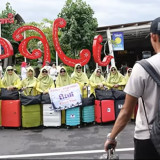 Bukan Foto Bareng Rizky Ridho, Pemain Timnas Indonesia ini Justru Jadi Tukang Foto Ibu-ibu