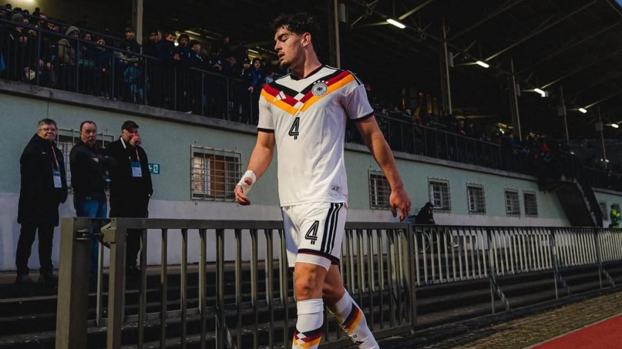 Mengenal Reno Munz, Bek Rp26 Miliar yang Bakal Jadi Saingan Jay Idzes hingga Rizky Ridho di Timnas Indonesia
            - galeri foto