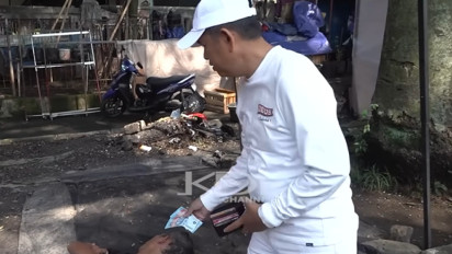 Lagi Asik Tidur di Pinggir Jalan Tak Sadar Ada Dedi Mulyadi, Berujung Dapat Duit dari Gubernur Jabar