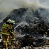 Kebakaran Landa Tempat Pembuangan Sampah Ilegal di Kelapa Gading