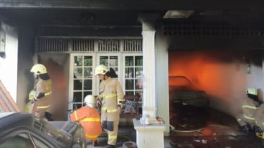 Sebuah Rumah Terbakar Hebat di Lebak Bulus, Penghuni Sempat Selamatkan Mobil di Garasi