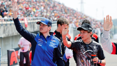 Jenson Button Prediksi Masa Depan dari Max Verstappen yang Terus Keluhkan Mobil F1 2026 yang Gunakan Regulasi Baru