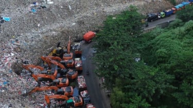 Krisis BBM Mulai Terasa, Puluhan Alat Berat di TPA Burangkeng Bekasi Tak Beroperasi