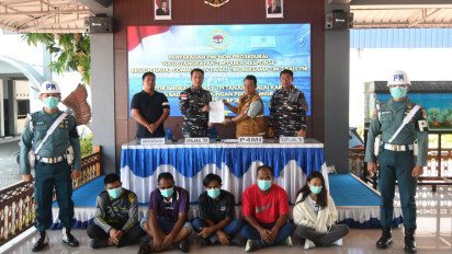 Lima Orang PMI Ilegal Bersama Nahkoda Kapal Diamankan TNI AL dan Tim BAIS di Karimun