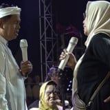 Seorang Ibu Curhat ke Gubernur Dedi Mulyadi Gegara Sakit Saraf Kejepit, Berujung Diberi Uang dan Terharu sampai Sujud