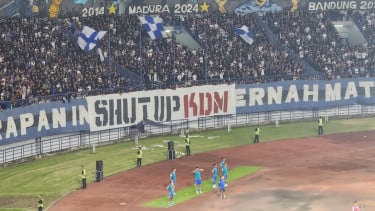 Dedi Mulyadi Tanggapi Spanduk Bernada Sindiran Keras "Shut Up KDM" yang Dibentangkan Bobotoh Persib di GBLA