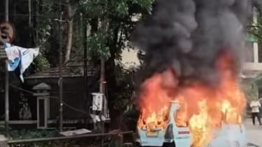 Tersulut Emosi, Sopir Angkot Bakar Rekan Sesama di Tanah Abang Perkara Antrean