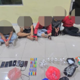 Gelar Pesta Narkoba di Pinggir Rel Kereta Api, Sembilan Pemuda di Tanah Abang Diringkus Polisi