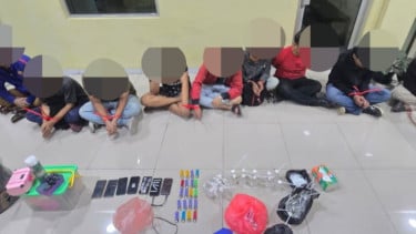 Gelar Pesta Narkoba di Pinggir Rel Kereta Api, Sembilan Pemuda di Tanah Abang Diringkus Polisi