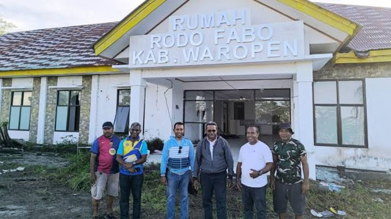 Nasib Pembangunan RSUD Waropen Terancam Batal, Warga Harus Tempuh 7 Jam untuk Berobat
            - galeri foto