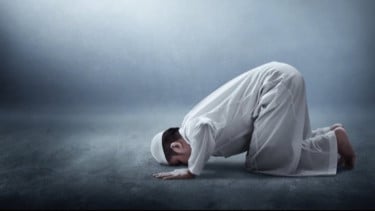 Bukan Jam 12 atau 3 Pagi, Ternyata Waktu Shalat Tahajud Kata UAH lebih Afdhol Menjelang Fajar