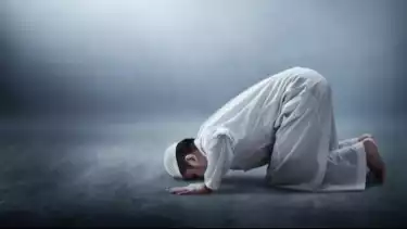 Bukan Jam 12 atau 3 Pagi, Ternyata Waktu Shalat Tahajud Kata UAH lebih Afdhol Menjelang Fajar