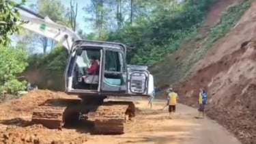 Sempat Lumpuh Total Akibat Longsor, Jalur Selatan Garut Sudah Bisa Dilewati
