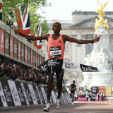 Sabastian Sawe Cetak Rekor Dunia di London Marathon 2026, Jadi Manusia Pertama yang Tembus Sub-2 Jam