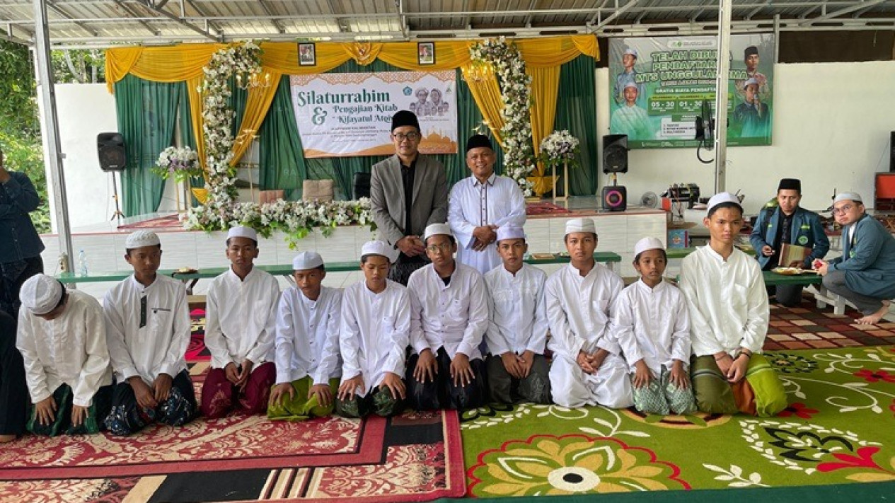 Pesan Guru Wildan untuk Gus Salam Minta Agar NU Dijalankan dengan Landasan Keilmuan Pesantren
            - galeri foto