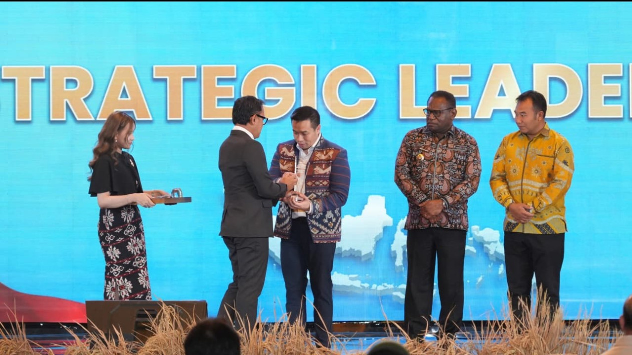Wali Kota Kupang, Kader PSI Raih Penghargaan National Governance Award 2026
            - galeri foto