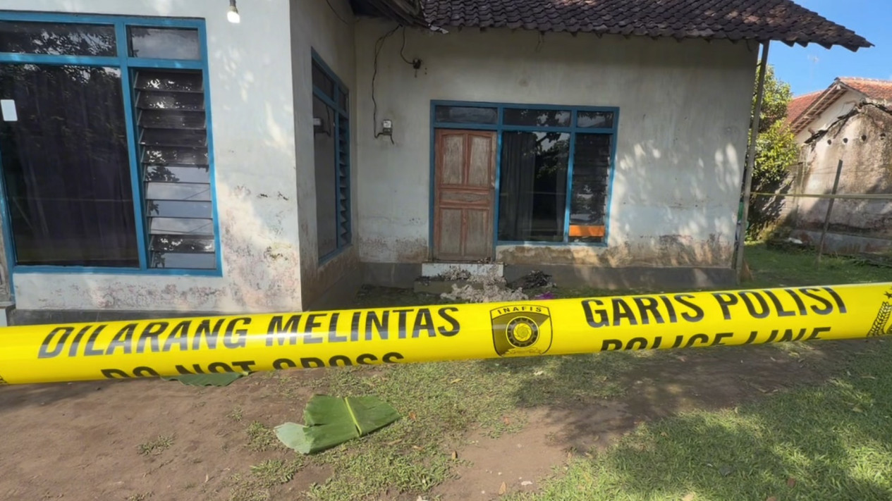Geger Suami Bakar Diri dan Istrinya di Banyuwangi, Berakhir Tragis
            - galeri foto