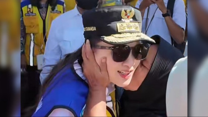 Sherly Tjoanda Terkejut, Tiba-tiba Emak-emak Peluk Cium Gubernur Malut Saat Kunjungan Infrastruktur di Ternate