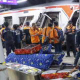 Lima Korban Tabrakan Kereta Masih Terjepit, 14 Personel Basarnas Tambahan Diterjunkan ke Stasiun Bekasi Timur