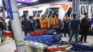 Lima Korban Tabrakan Kereta Masih Terjepit, 14 Personel Basarnas Tambahan Diterjunkan ke Stasiun Bekasi Timur