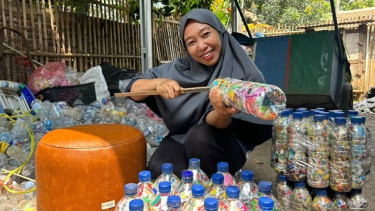 Menyulap Sampah Menjadi Berkah: Kisah Haru Ibu Amaliyah dalam Mengurangi Limbah di Kampung Masigit Bersama PNM