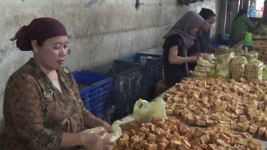 Pengusaha Tahu Goreng Jombang Terhimpit Harga Minyak, Omzet Menurun