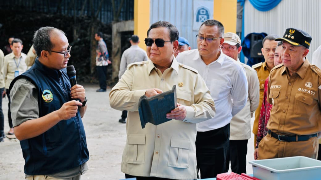 Prabowo Pasang Target 2–3 Tahun Momok Sampah Beres, Siap Gelontorkan Bantuan ke Daerah
            - galeri foto
