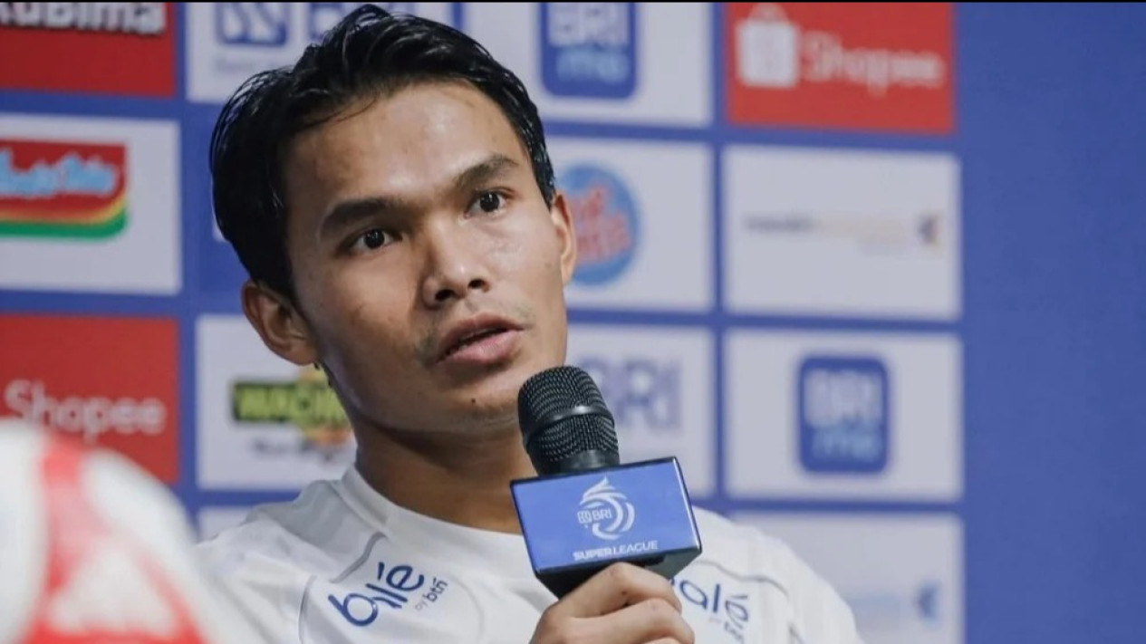 Kalah di Kandang dari Bali United, Pemain PSM Makassar Akui Skema Bermain Bertahan Terpaksa Dilakukan Usai Kartu Merah
            - galeri foto