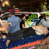 RS Polri Penuh Tangis Keluarga Korban Kecelakaan Maut Kereta Api Bekasi Timur