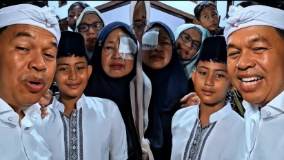 Tangis di Bekasi Timur: Momen Haru Dedi Mulyadi Kunjungi Keluarga Korban Tragedi Kecelakaan KRL Vs KA Argo Bromo Anggrek