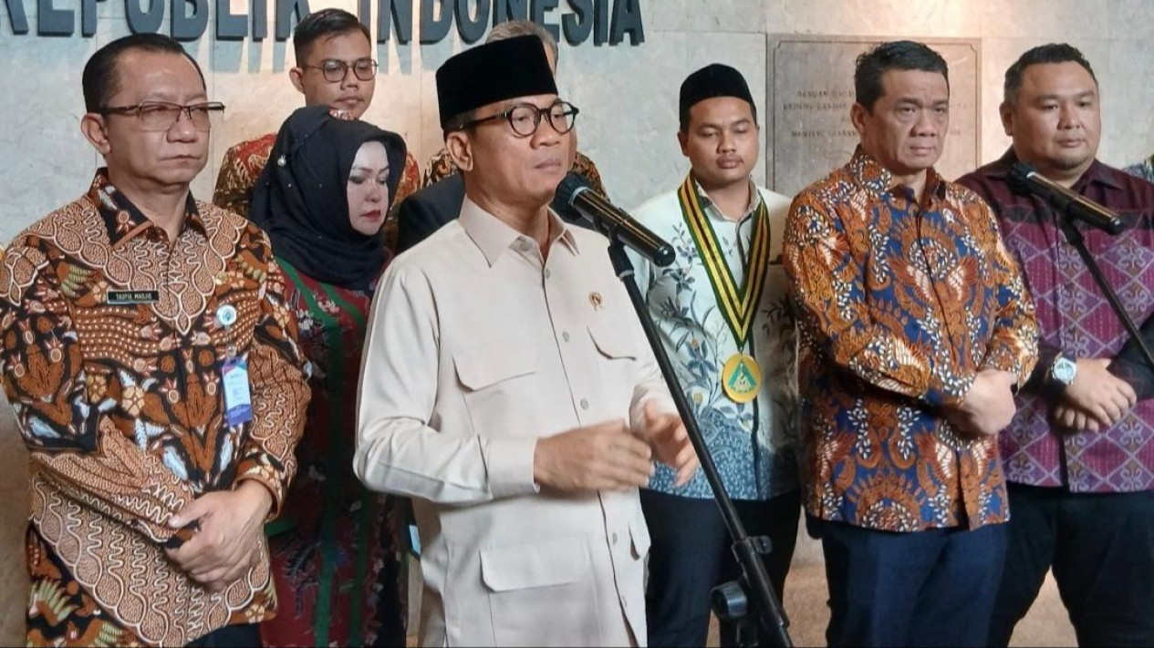Targetkan Percepatan Pembangunan Desa, Kemendes PDT Kolaborasi dengan Barisan 8 Center
            - galeri foto