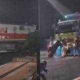 Hanya Berselang Sehari, Terjadi Lagi Kecelakaan Kereta Api: KA Dhoho Tabrak Truk Pasir di Perlintasan Blitar  ​​​​​​​