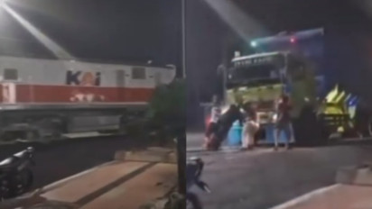Hanya Berselang Sehari, Terjadi Lagi Kecelakaan Kereta Api: KA Dhoho Tabrak Truk Pasir di Perlintasan Blitar  ​​​​​​​