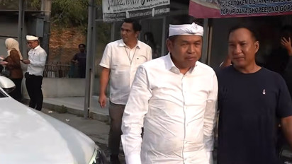 Sikapi Taksi Online di Tragedi KA-KRL, Gubernur Dedi Mulyadi Heran Banyak Perlintasan Kereta Api Tanpa Palang Pintu