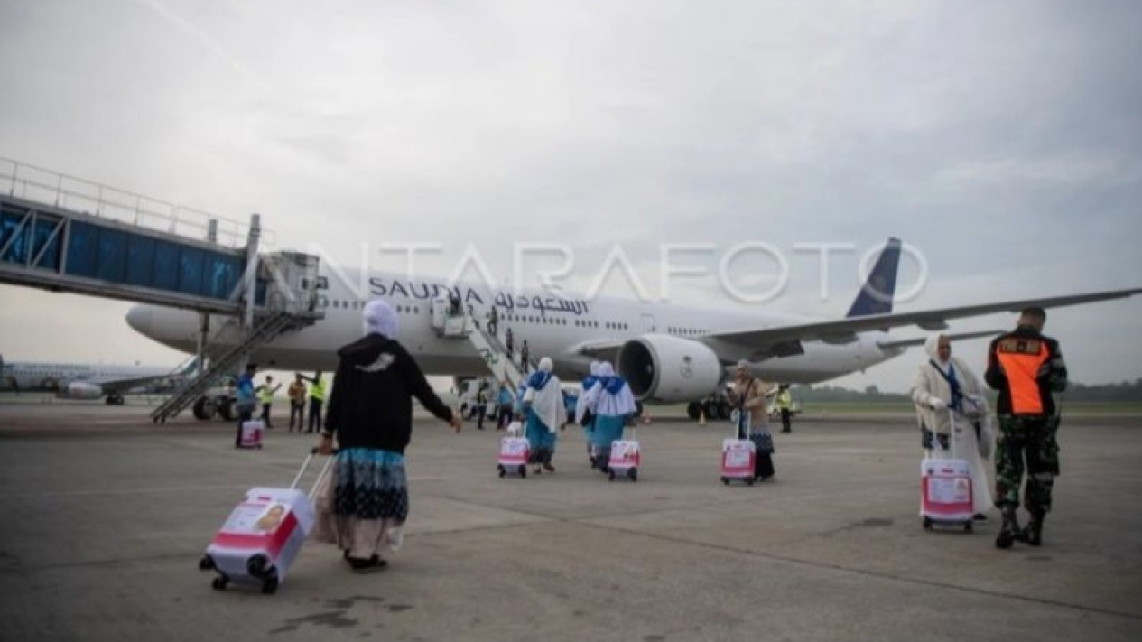 Alami Gangguan Teknis, Pesawat Saudi Airlines Bawa 380 Calon Haji asal Jawa Timur Tiba dengan Selamat di Madinah, Arab Saudi
            - galeri foto