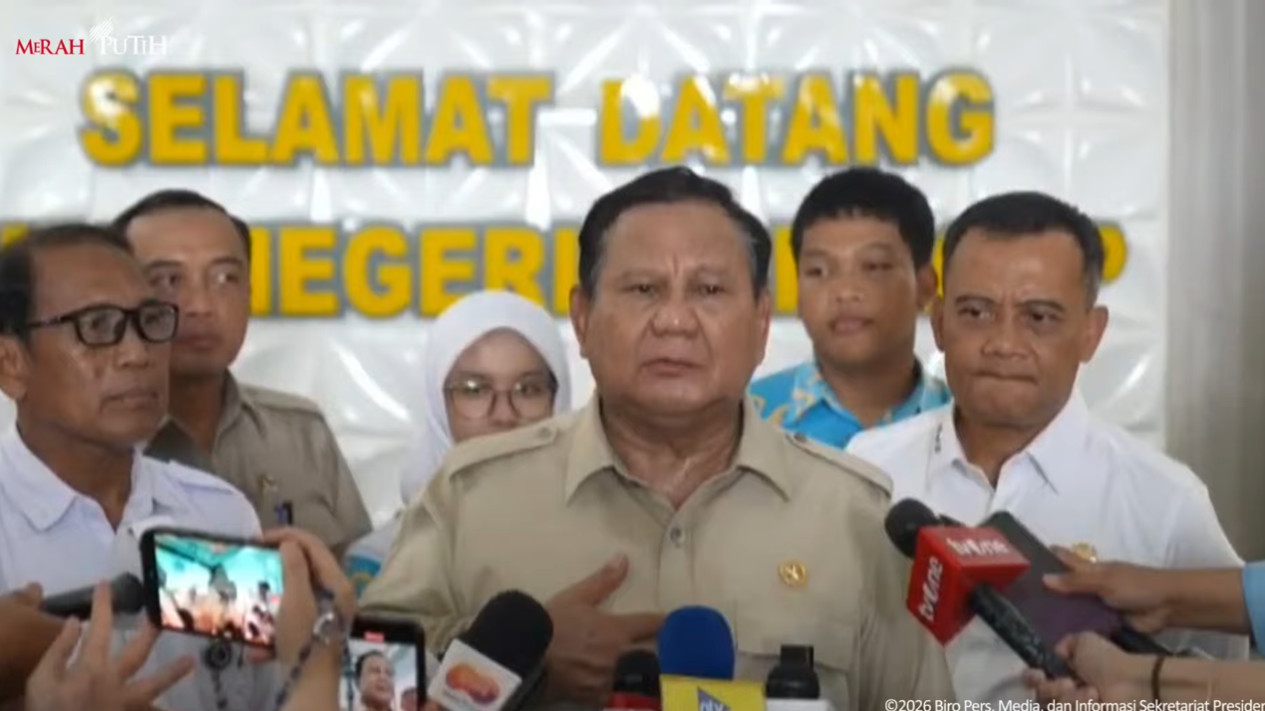 Prabowo Puji Hasil Revitalisasi SMAN 1 Cilacap, Siap Gelontorkan Investasi Besar demi Masa Depan Anak Bangsa
            - galeri foto