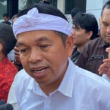 KDM Minta Wali Kota Bekasi Pasang Palang Pintu Kereta di Perlintasan Sebidang: Tidak Boleh Lagi Ada Ormas!