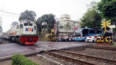 DPR Minta Menhub Ambil Alih Semua Perlintasan Sebidang Kereta Api