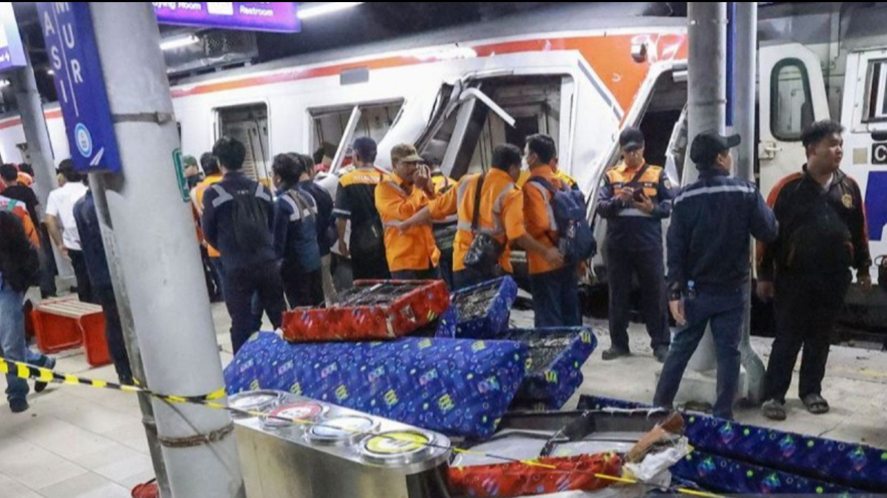 Buntut Kecelakaan KA di Stasiun Bekasi Timur yang Memakan Banyak Korban, Kemenhub Segera Evaluasi Taksi Online Green SM
            - galeri foto