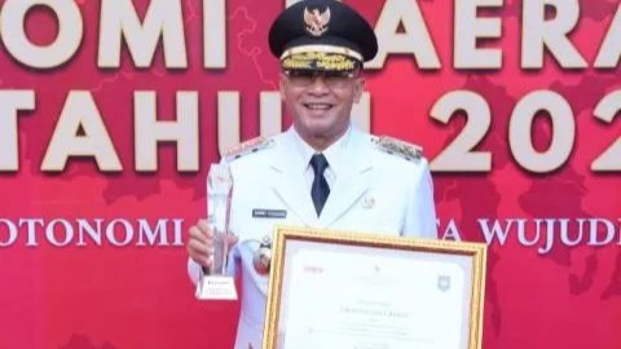 Kabar Bahagia untuk Warga Jabar, Gubernur Dedi Mulyadi bersama Jajarannya Raih Penghargaan, Wagub: Bekerja Lebih Baik Lagi
            - galeri foto