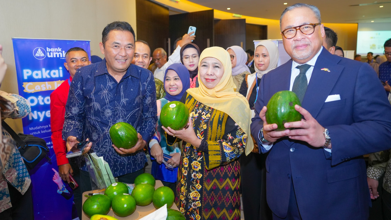 Gubernur Khofifah Pimpin Misi Dagang Jatim-Malaysia, Transaksi Fantastis Rp15,25 Triliun Lebih
            - galeri foto